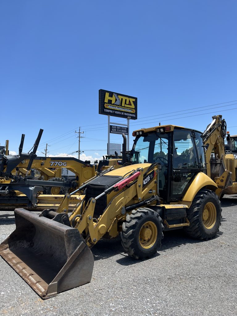 Retroexcavadora Caterpillar 420F IT